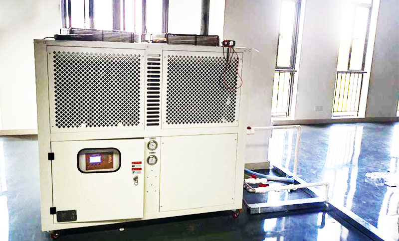 模具、吹塑、行業(yè)冷卻用箱體式冷水機(jī)