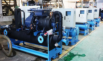 螺桿式冷水機中壓縮機出現震動、噪音大是由什么造成？